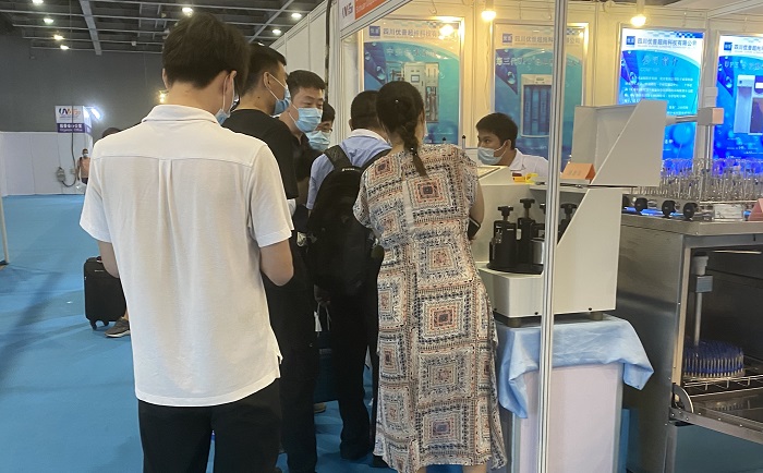 與會人員參觀P站免费版APP黄版P站视频APP免费下载